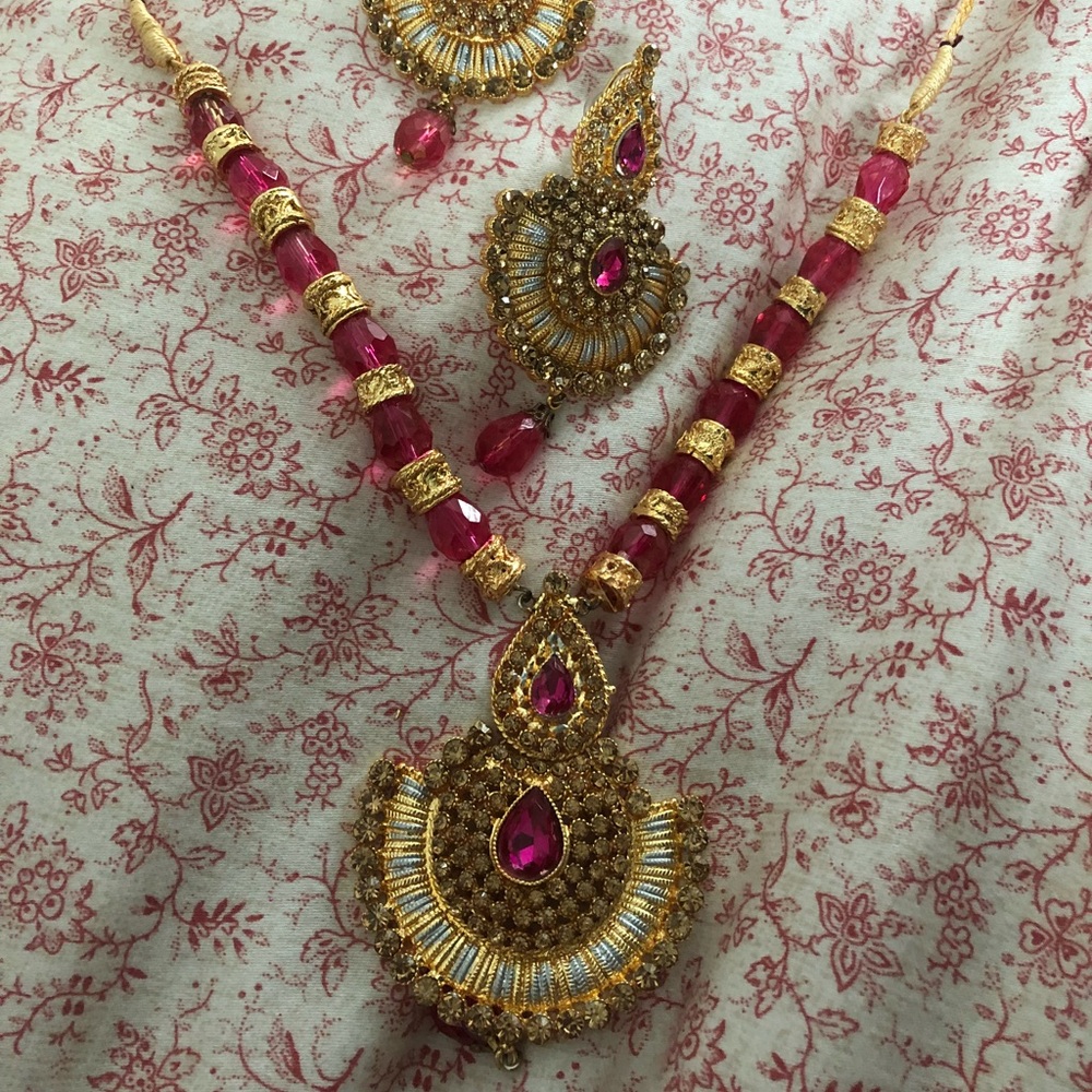 Pakistani Indian earrings and necklace set